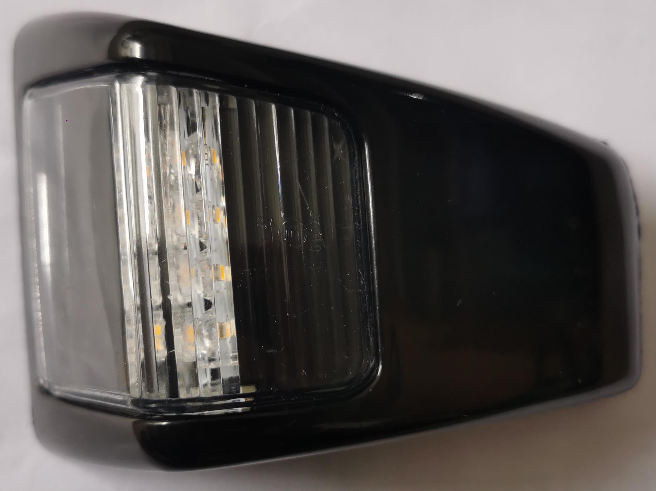 82114502/21478751+82114500/84139939/82355684 CORNER LAMP RH for VOLVO 