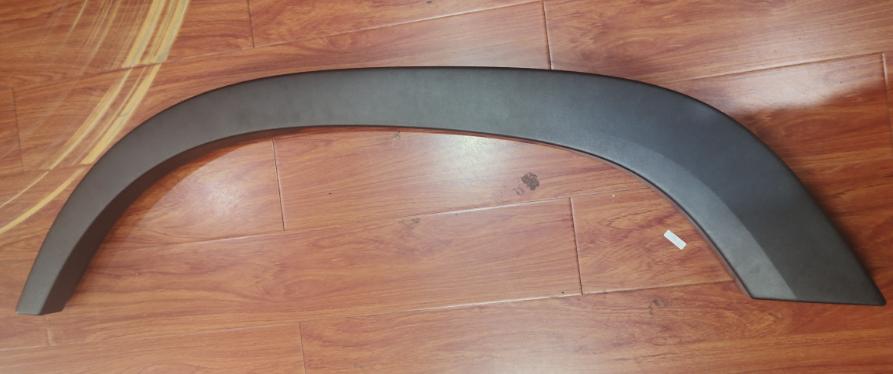 23733897/84004962 FENDER LOWER TRIM PANEL RH for VOLVO 