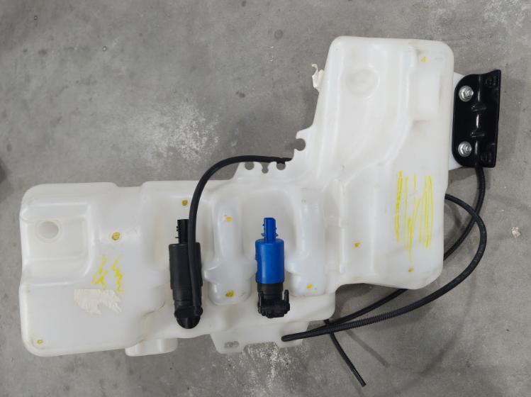 7482406990/7482303046/7484520983 WATER TANK WITH TWO MOTOR for RENAULT 