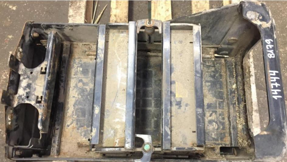 81418605390/81418605413 BATTERY BRACKET for MAN  